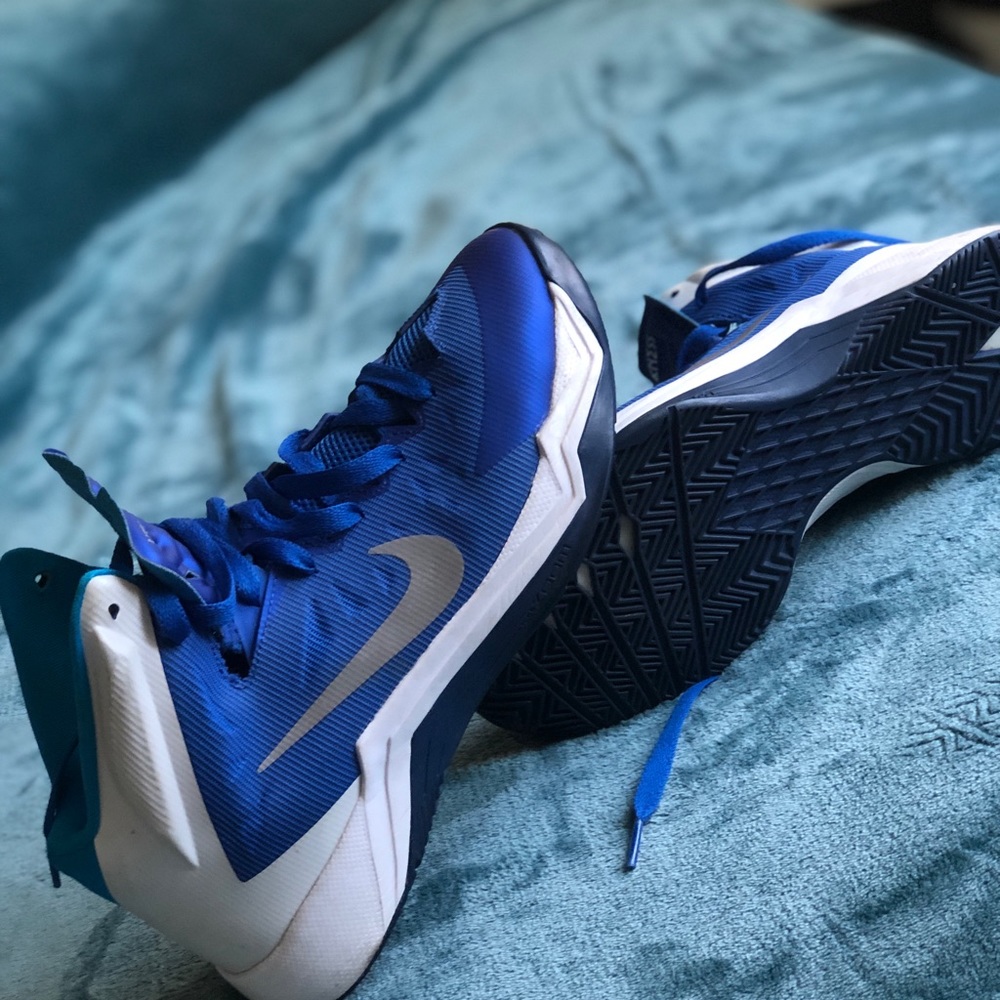 Hyper quickness basketball shoes